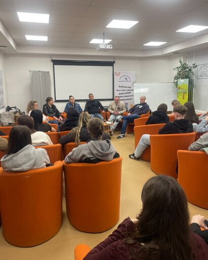 Prednáška v Hornonitrianskej knižnici zameranej na prevenciu proti drogám