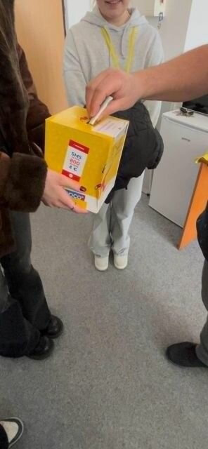 stiahnuť
