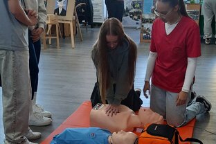 Zväčšiť fotografiu - Burza stredných škôl