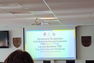Zväčšiť fotografiu - Krajský mládežnícky parlament sa stretol v trenčíne