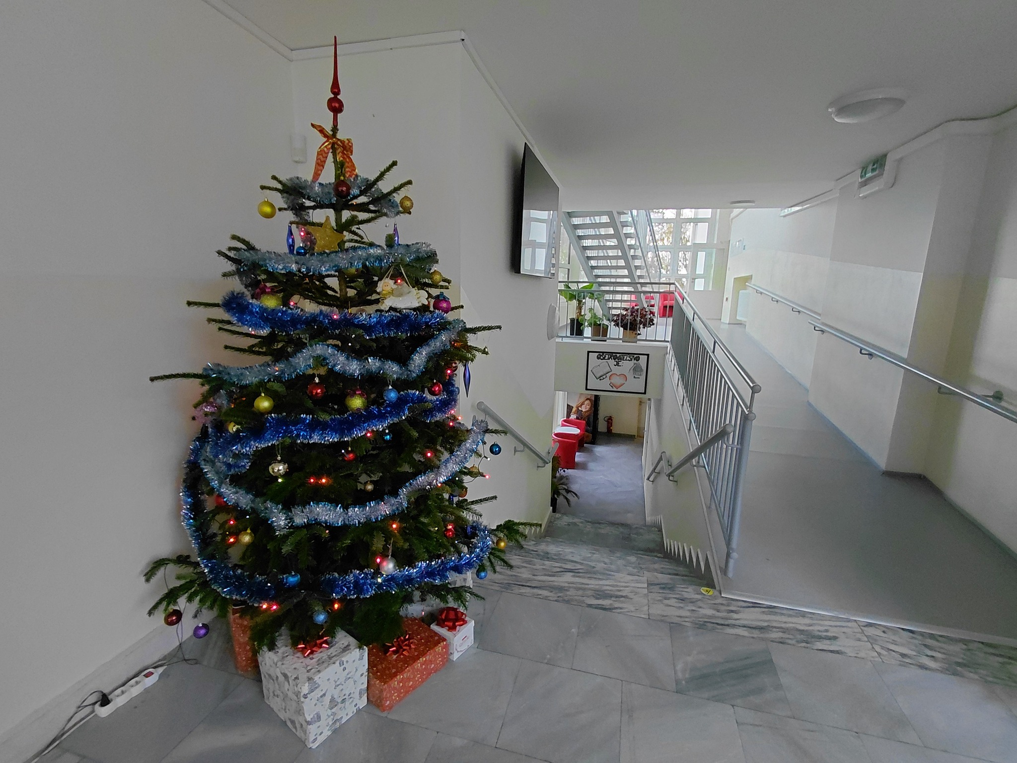 Mikuláš so školským parlamentom na pochôdzke